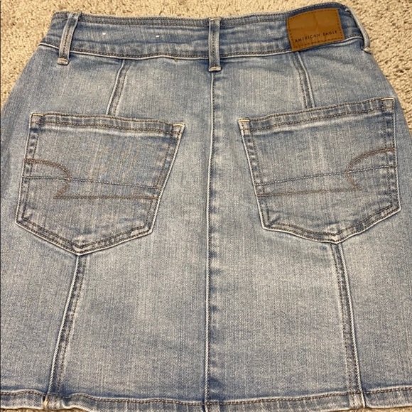 Light wash jean skirt - Picture 2 of 5